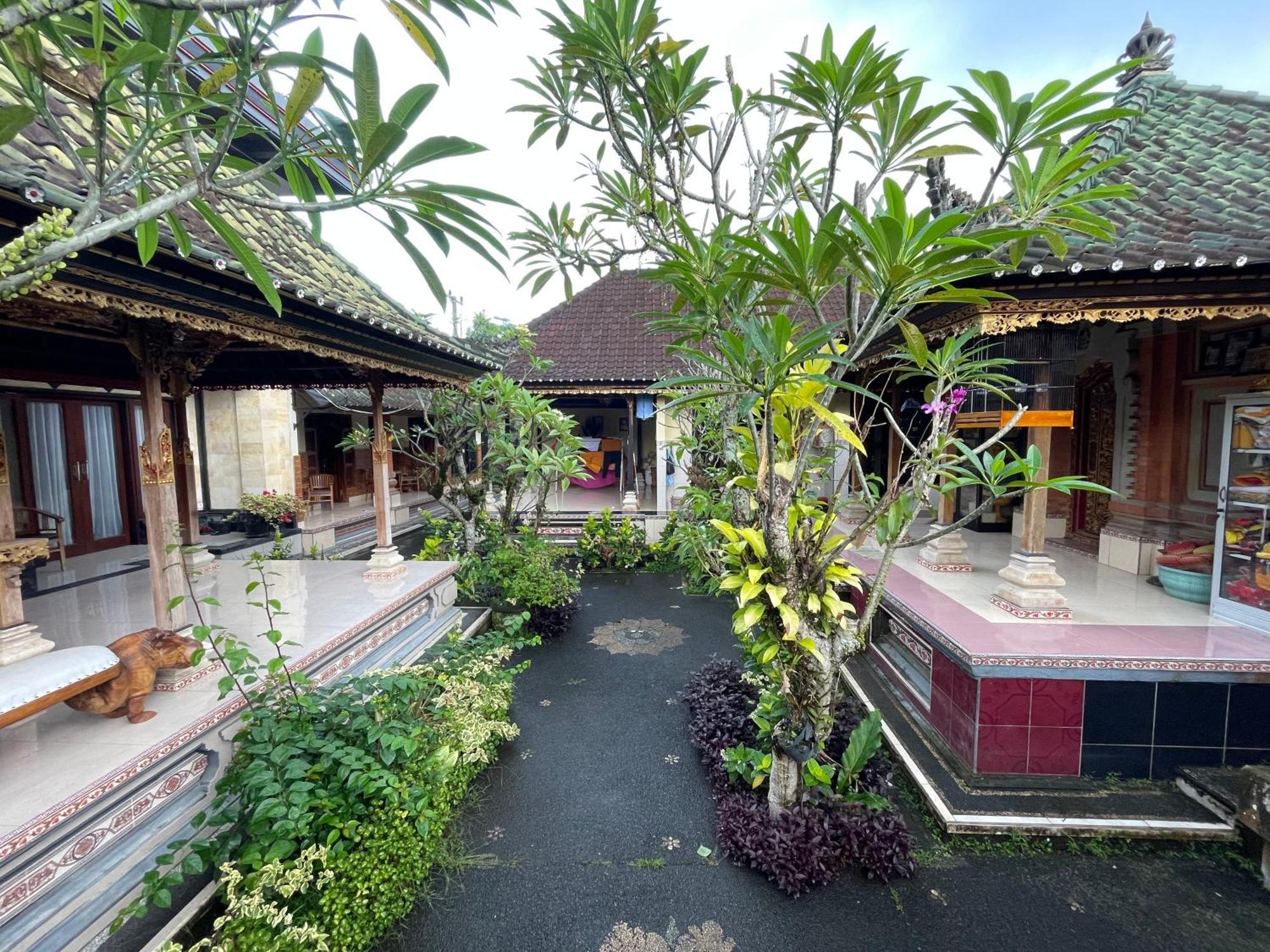 Ubud Tri Upasedana House 2 テガララン エクステリア 写真